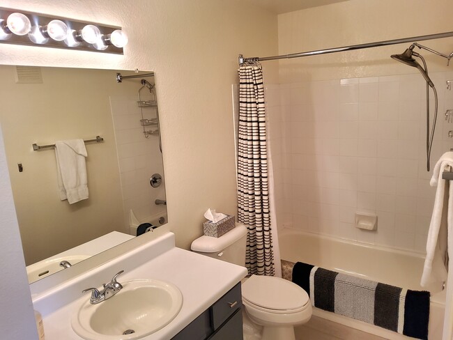 Building Photo - 7255 E Snyder Rd