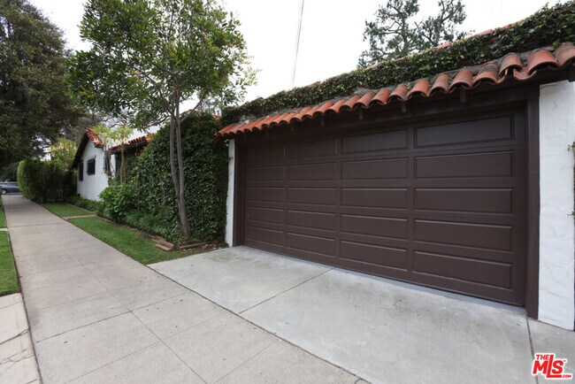Building Photo - 755 N Crescent Heights Blvd