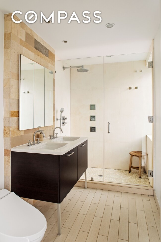 Building Photo - 130 W 20th St