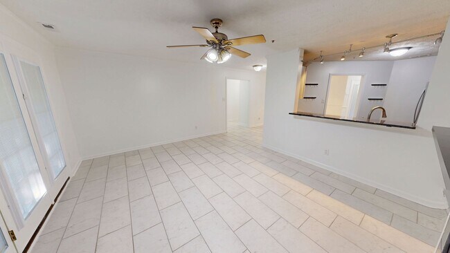 Building Photo - 3 Bedroom Condo in Kings Grant w/ Luxury Updates!