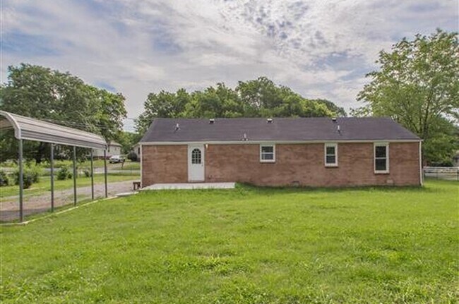 Building Photo - 211 Nix Dr