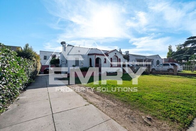 Building Photo - 2 Bedroom 1 Bathroom Rental in Huntington Park CA 90255