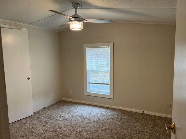 Building Photo - 2 Bed/2 Bath Home - Large Private Wooded Lot - Great Location - Large Covered Back Deck - Storage...