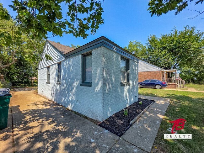 Building Photo - ozy 2-Bedroom Home in NE OKC – Affordable ...