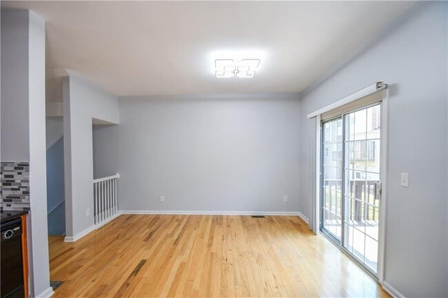 Building Photo - 2201 Landing Walk Dr