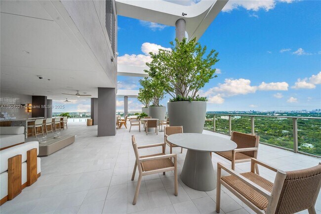 Building Photo - 2678 Tigertail Ave