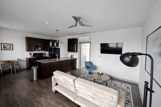 Building Photo - 501 Main St