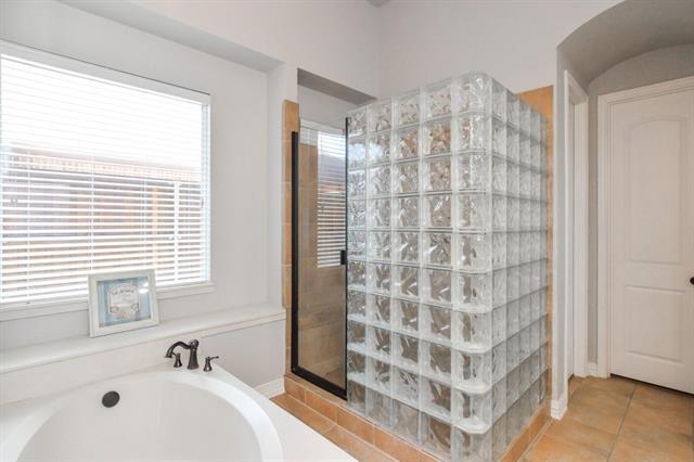 Building Photo - 9750 Candlewood Dr
