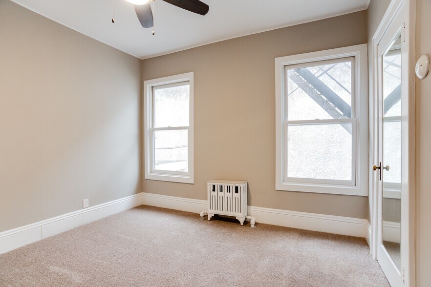 Building Photo - 2909 Knox Ave S