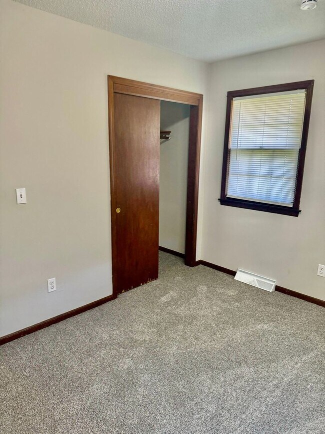 Building Photo - Ditzler Duplex