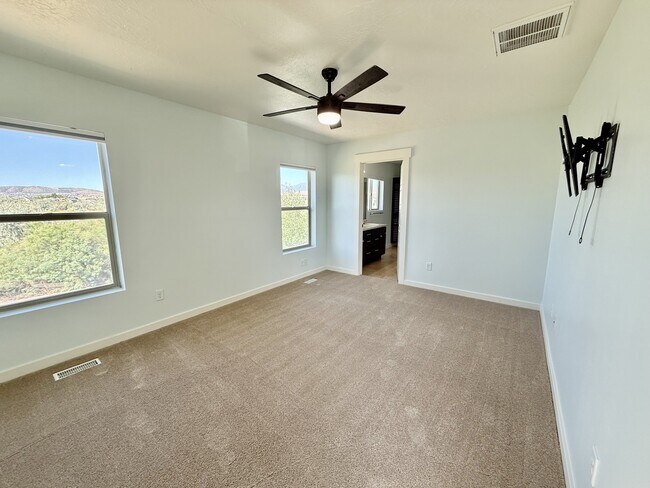 Building Photo - 722 S Willow Park Dr