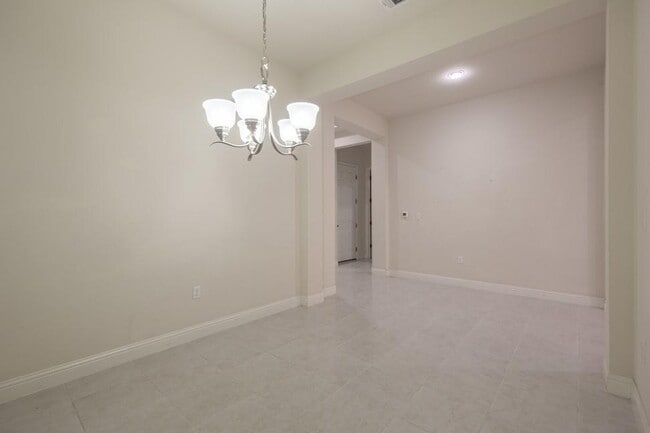 Building Photo - 14928 Iveans Way