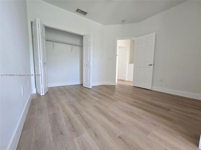Building Photo - 129 Riverwalk Cir