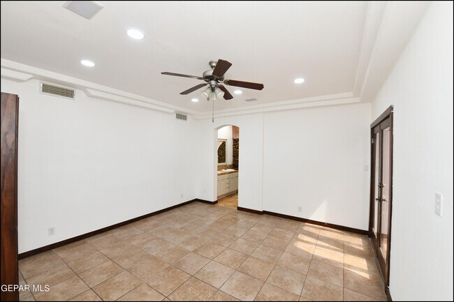 Building Photo - 7318 Corona Del Sol Dr
