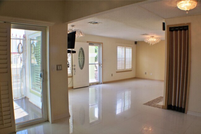 Building Photo - 6244 Kings Bridge Dr