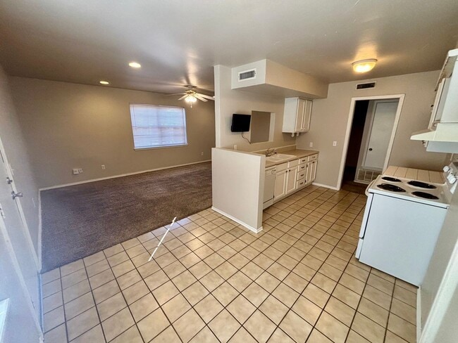 Building Photo - Three Bedroom Home in Tuttle! NEW PHOTOS C...