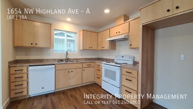 Building Photo - 1654 NW Highland Ave