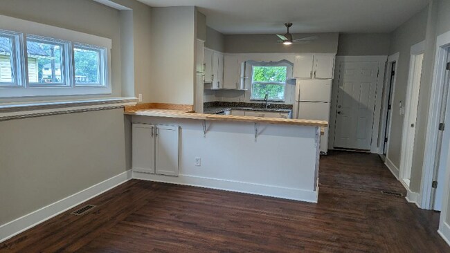 Building Photo - 709 N Fayette St