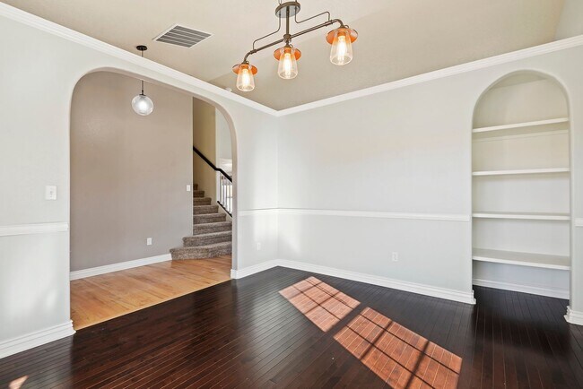 Building Photo - 4bed, 2.5bath, 2,085sq.ft. home in Creeksi...