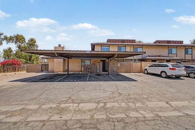 Building Photo - South Tempe 3BR Townhome w/ Private Yard, W/D & Parking