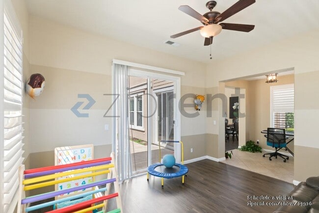 Building Photo - Unit