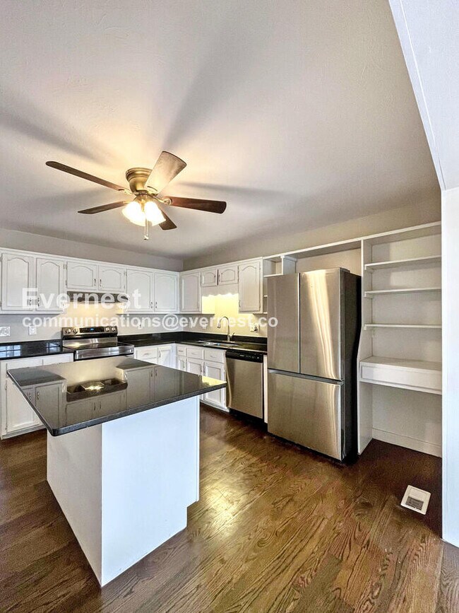 Building Photo - 408 Malibu Canyon Dr