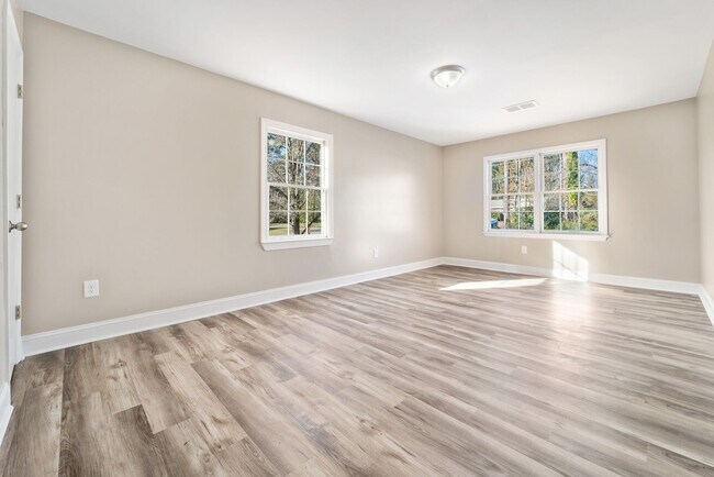 Building Photo - 136 Sandy Dr