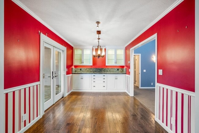 Building Photo - 24421 Summerhill Ave