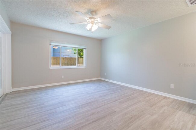 Building Photo - 14729 Tall Tree Dr