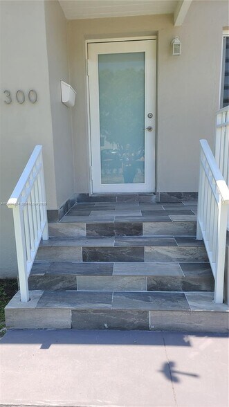 Building Photo - 6300 SW 21st St