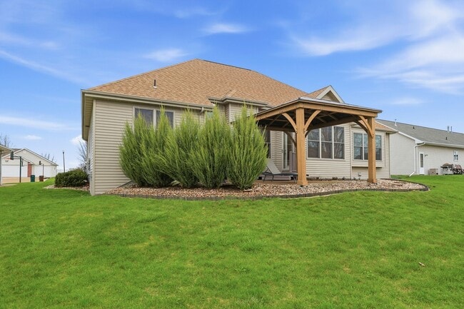 Building Photo - Stunning Appleton Home