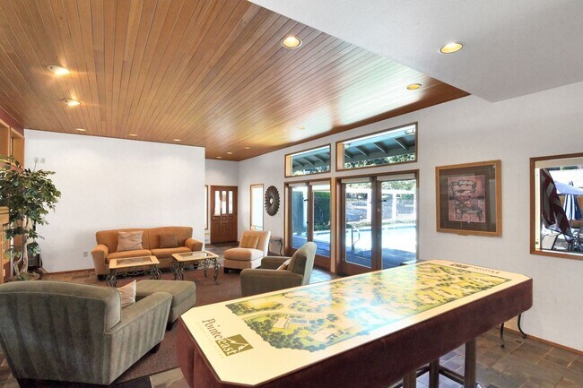 Building Photo - Your Sun-Drenched Redmond Retreat Awaits!