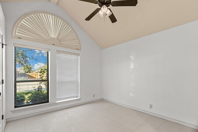 Building Photo - 5811 Oak Creek Drive