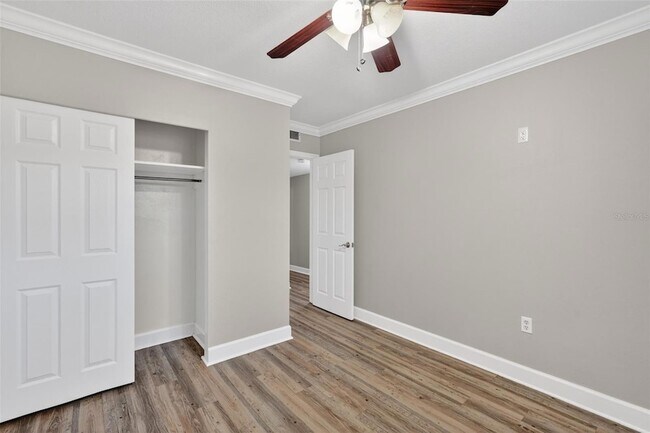 Building Photo - 1330 S Shore Dr