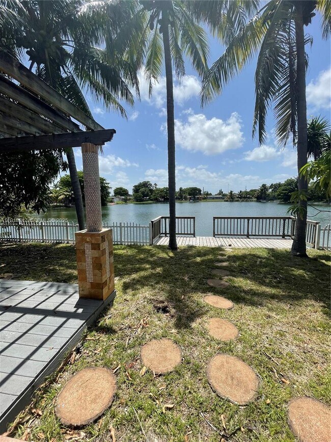 Building Photo - 232 SW 7th Ave