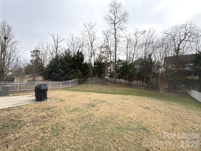 Building Photo - 1121 Wainscott Dr