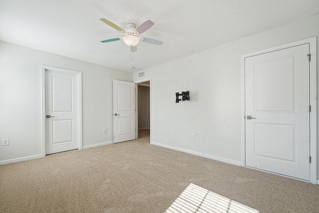 Building Photo - 2312 Longmont Dr