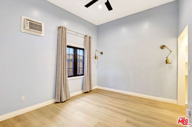 Building Photo - 744 N Sierra Bonita Ave