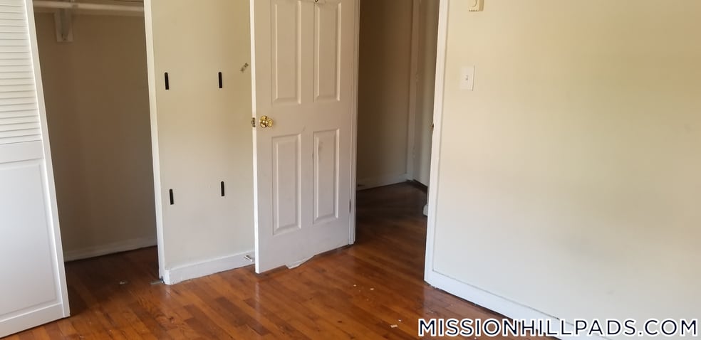 Building Photo - 886 Huntington Ave