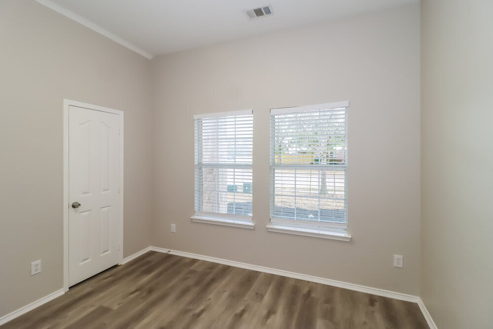 Building Photo - 904 Starling Ln