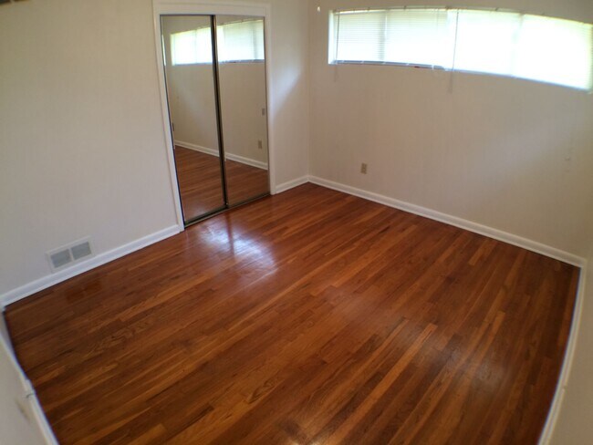 Building Photo - Charismatic 3 Bed 2 Bath Home!