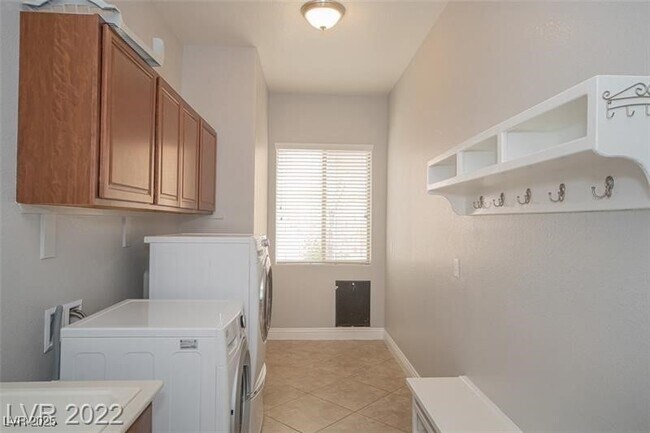 Building Photo - 4935 N Moncada Way