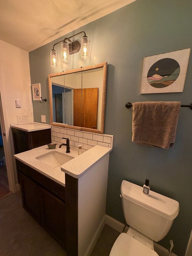 Building Photo - 4 Bedroom Unfurnished Home in Columbia Falls