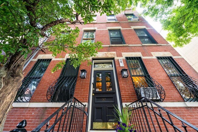Building Photo - 97 Bright St