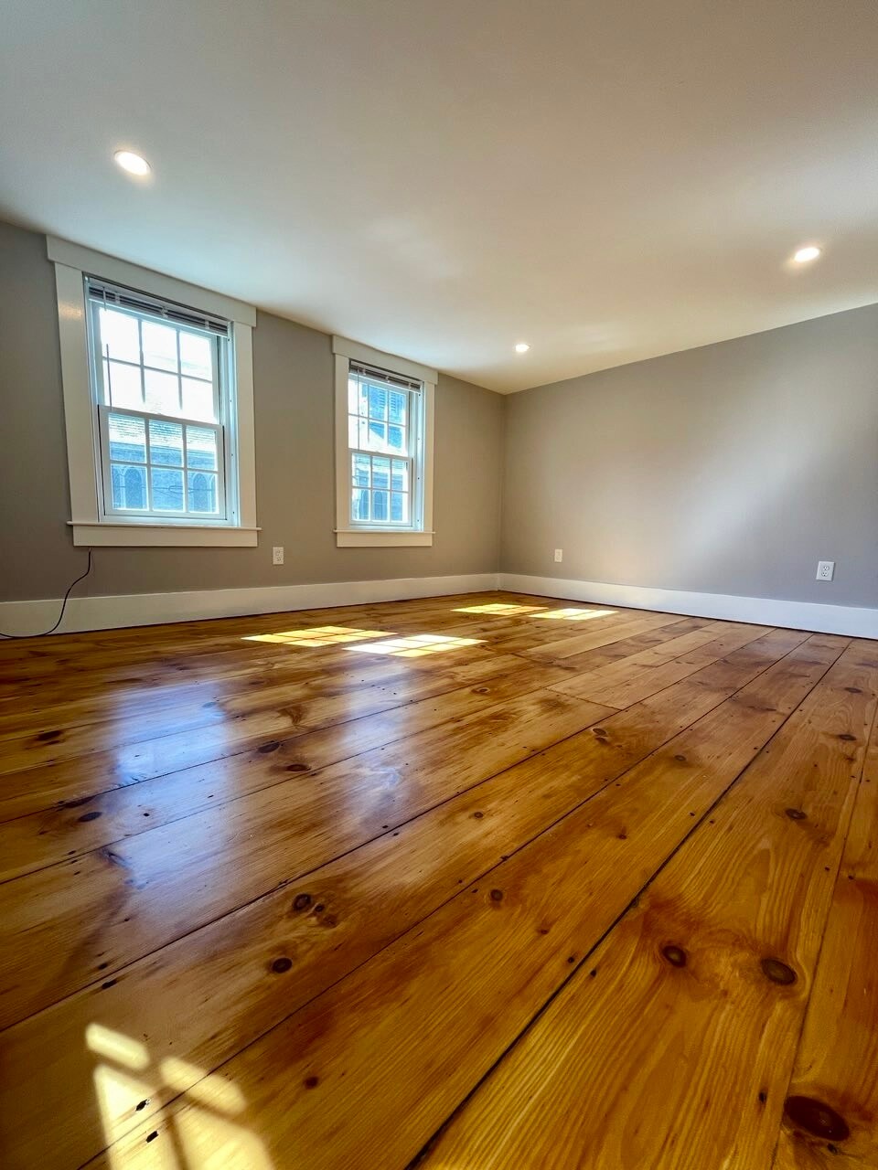 Another view of the main bedroom from the bedroom entry. - 20 Chapel St