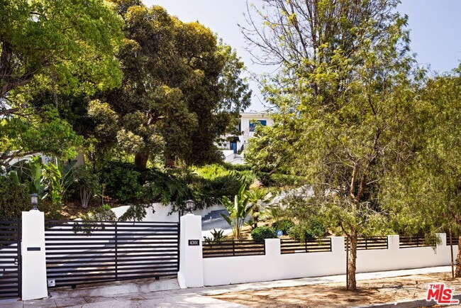 Building Photo - 4301 Cromwell Ave