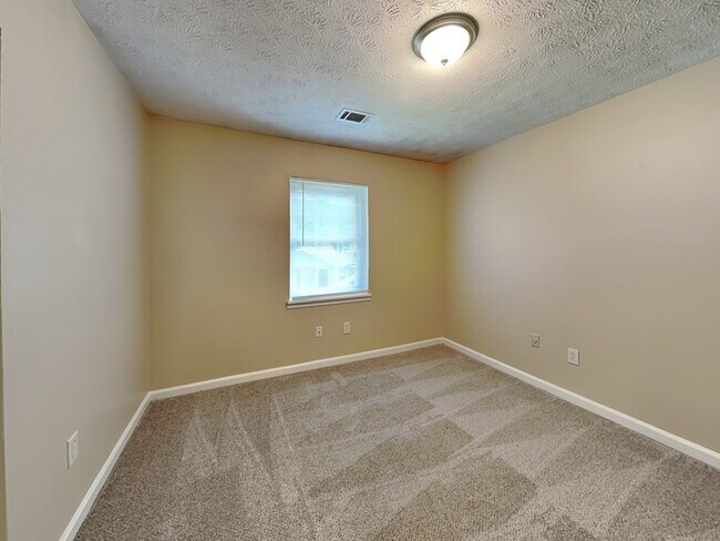 Building Photo - Move-in Ready, 3 Bedroom Home!