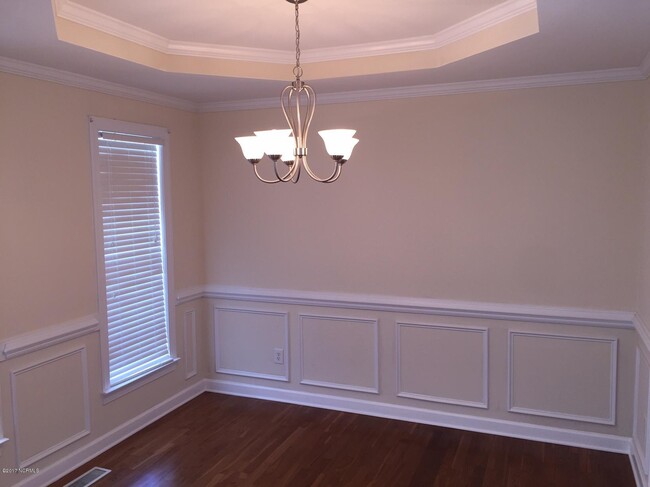 Building Photo - 701 Mandolin Ln