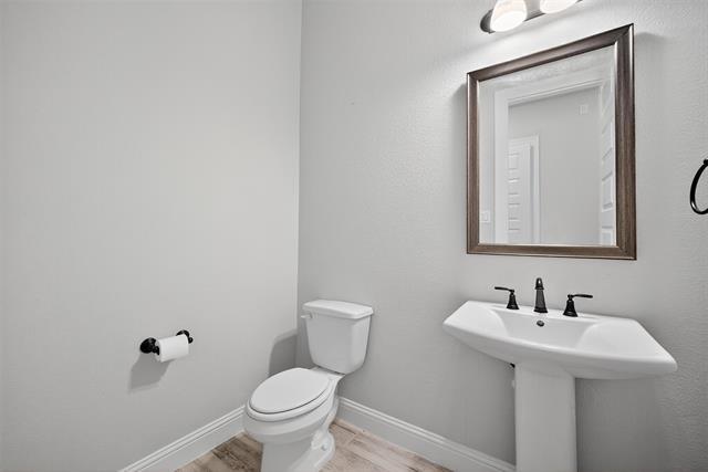 Building Photo - 2410 Topaz Dr
