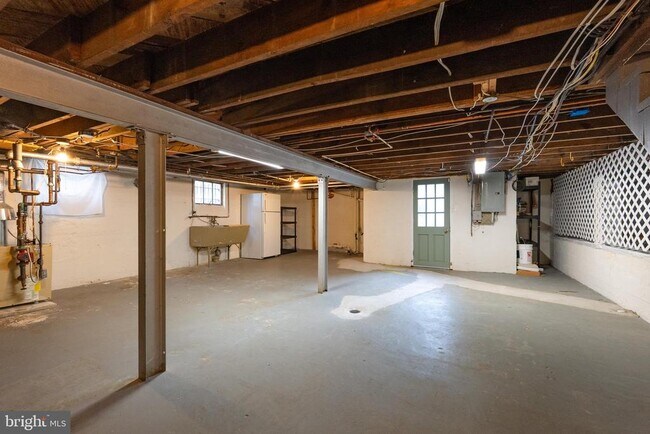 Building Photo - 200 Summers Dr